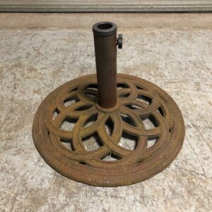 cast iron umbrella stand before cleaning