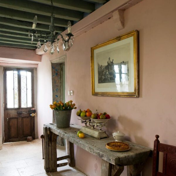 Farmhouse Antoinette painted beams