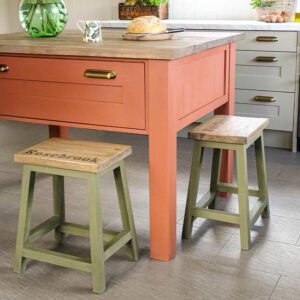 Kitchen Island in Scandinavian Pink